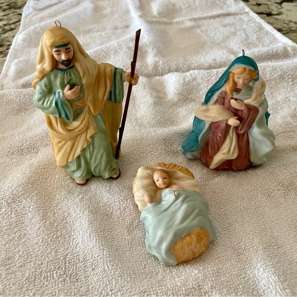 Hallmark Keepsake Ornaments The Holy Family Blessed Nativity Collection 1998